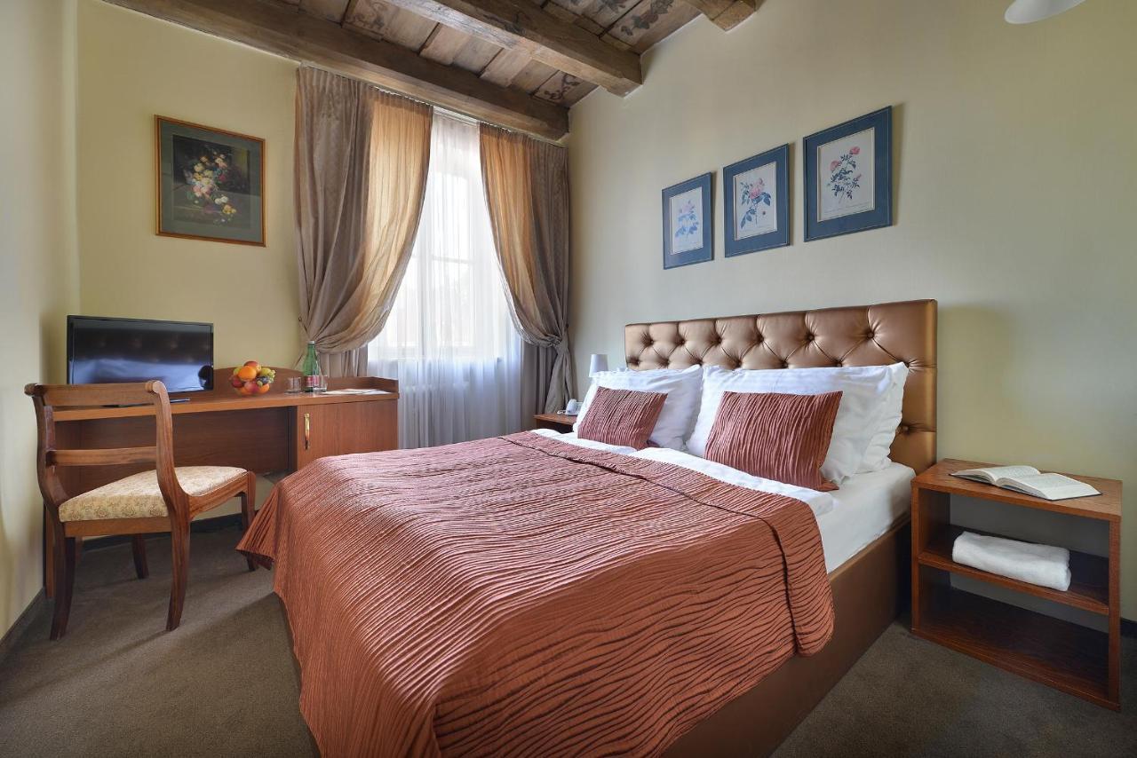 Hotel U 3 Pstrosu Praag Buitenkant foto