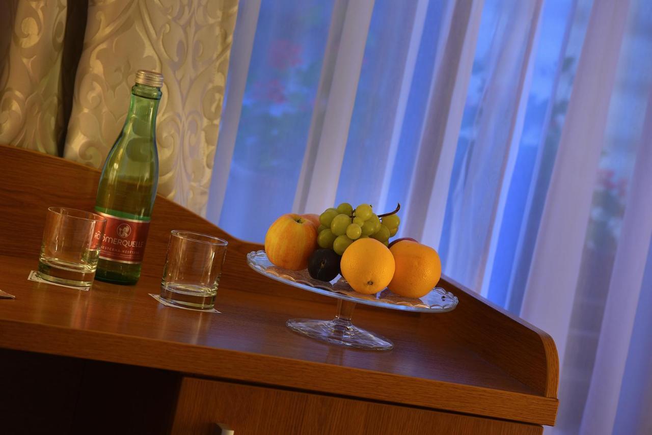 Hotel U 3 Pstrosu Praag Buitenkant foto