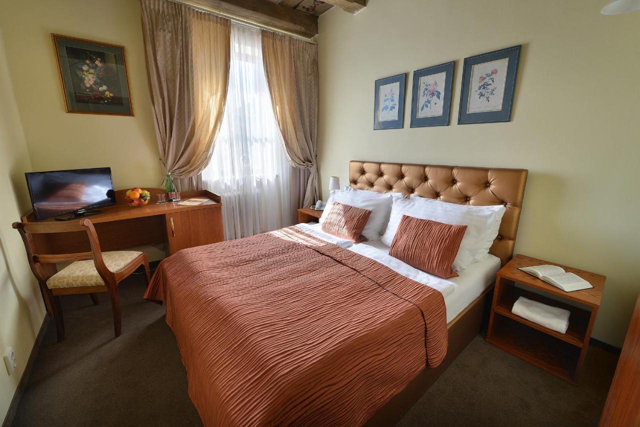 Hotel U 3 Pstrosu Praag Buitenkant foto