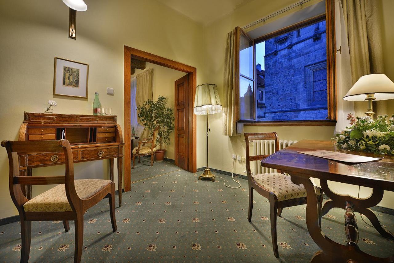 Hotel U 3 Pstrosu Praag Buitenkant foto