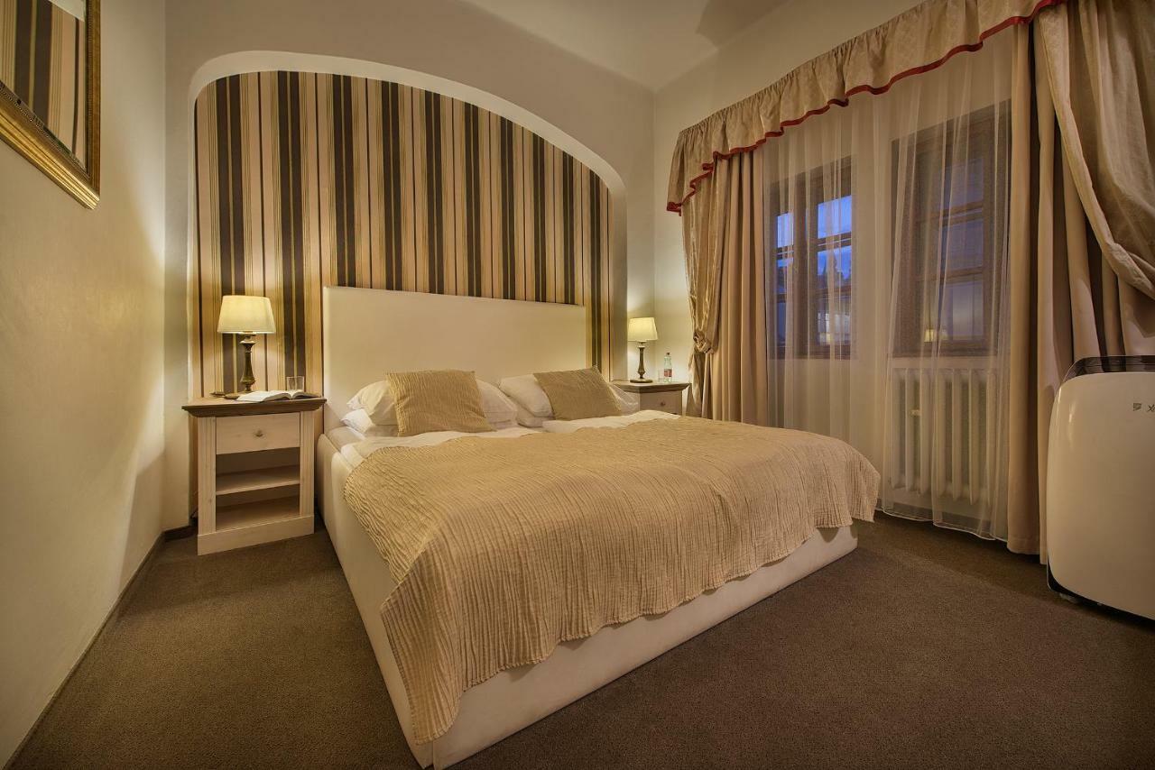 Hotel U 3 Pstrosu Praag Buitenkant foto
